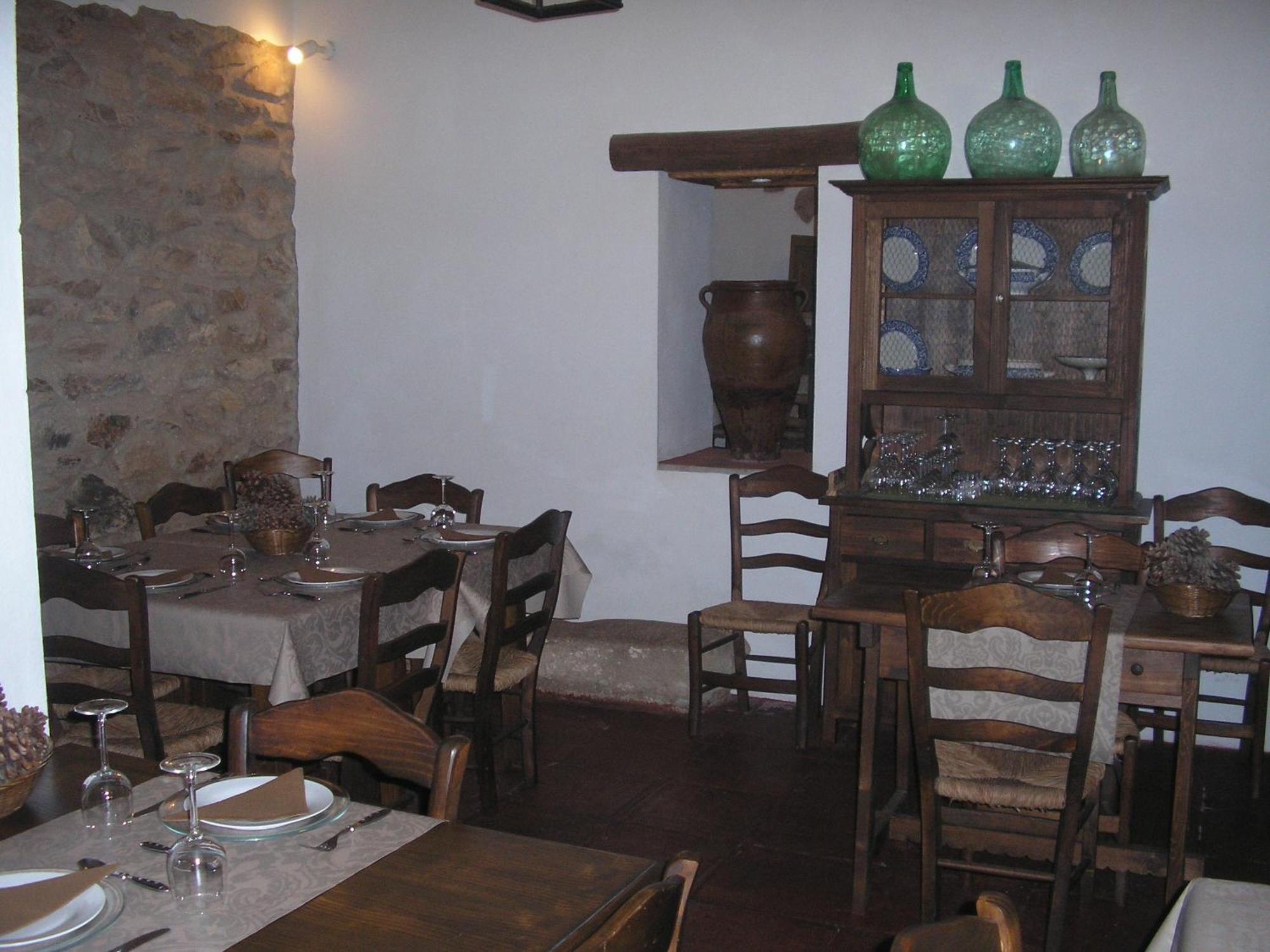 Casa Rural Y Restaurante Casa Adriano Pensionat Alanís Exteriör bild