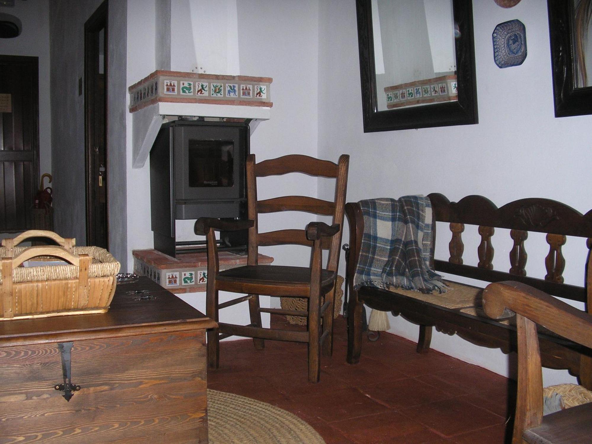 Casa Rural Y Restaurante Casa Adriano Pensionat Alanís Exteriör bild